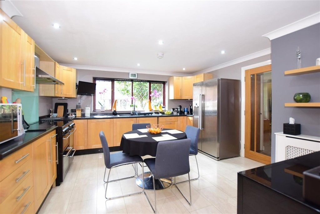 Property photo 3 of 13 Kitchen/Breakfast Room