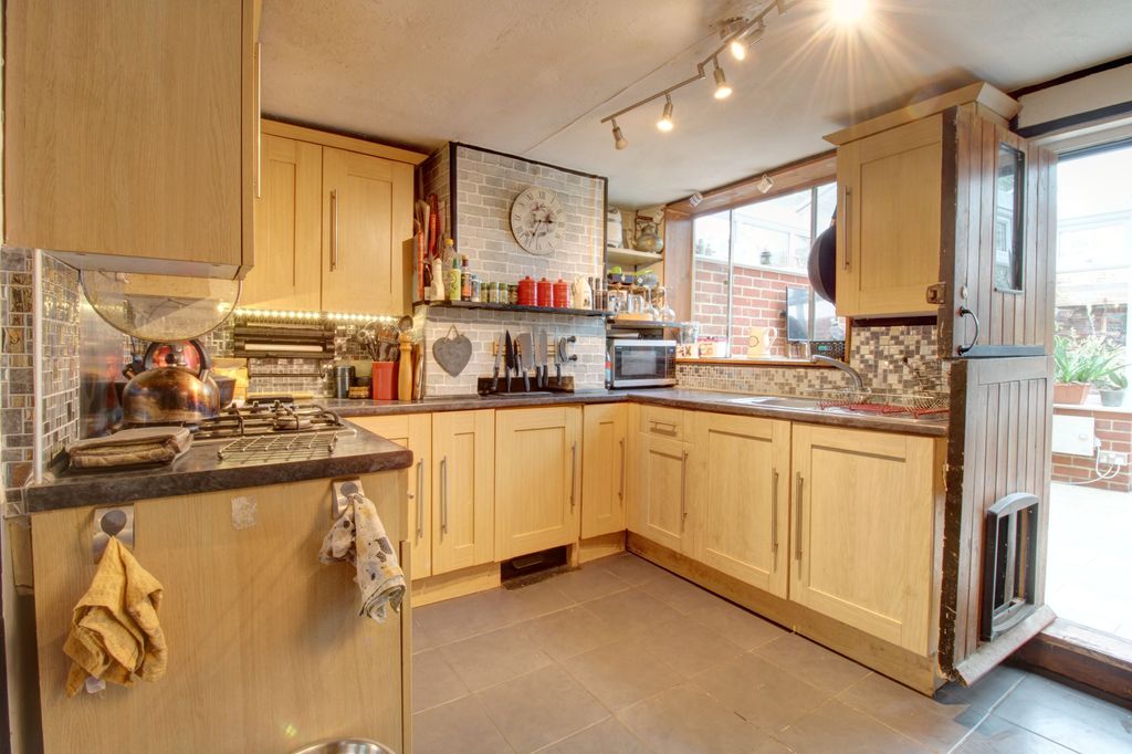 Property photo 2 of 15 Kitchen