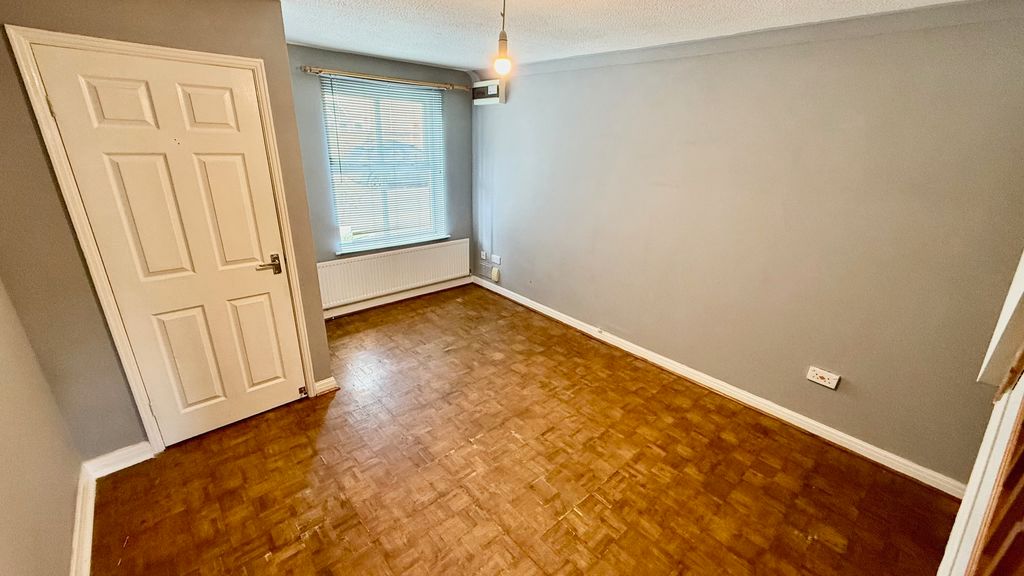 Property photo 3 of 10 Photo 8