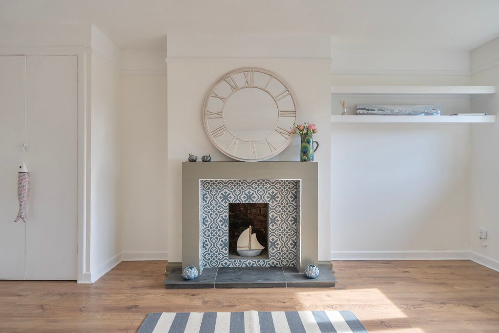 Property photo 2 of 19 Lounge