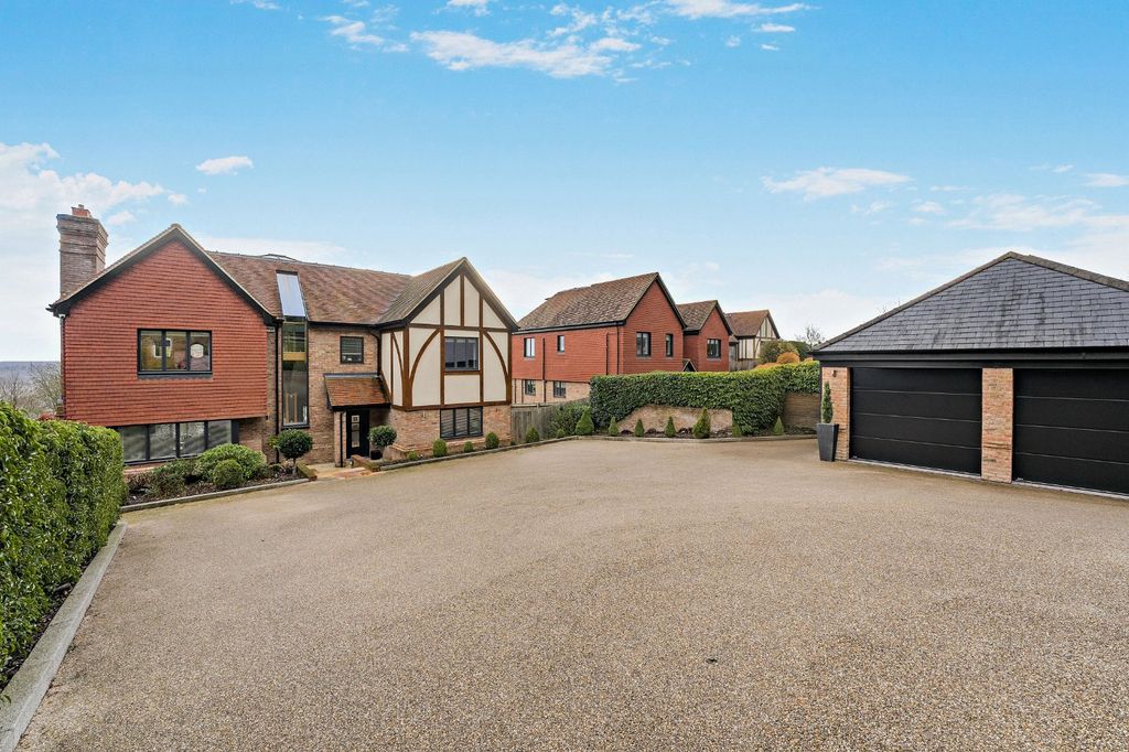 Property photo 1 of 32 House