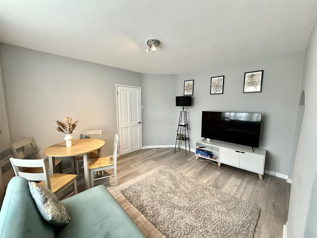 Property photo 2 of 12 4653141