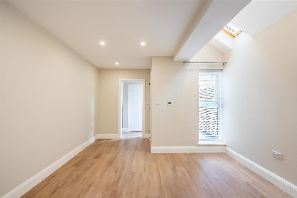 Property photo 3 of 16 Park Grove (8 Of 24).Jpg