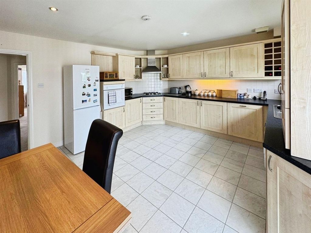 Property photo 2 of 12 5