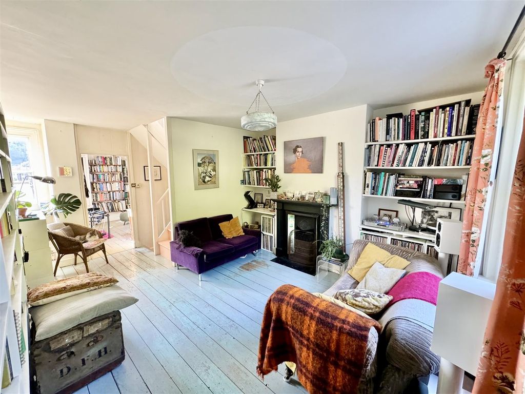 Property photo 2 of 21