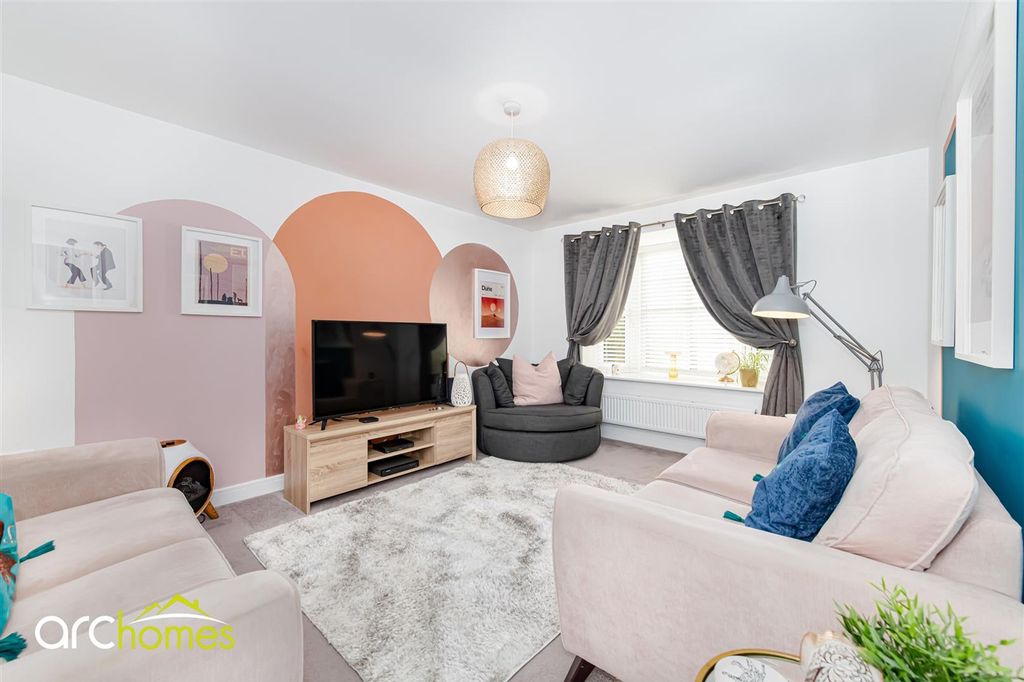 Property photo 2 of 47 Bakersfield-1.Jpg
