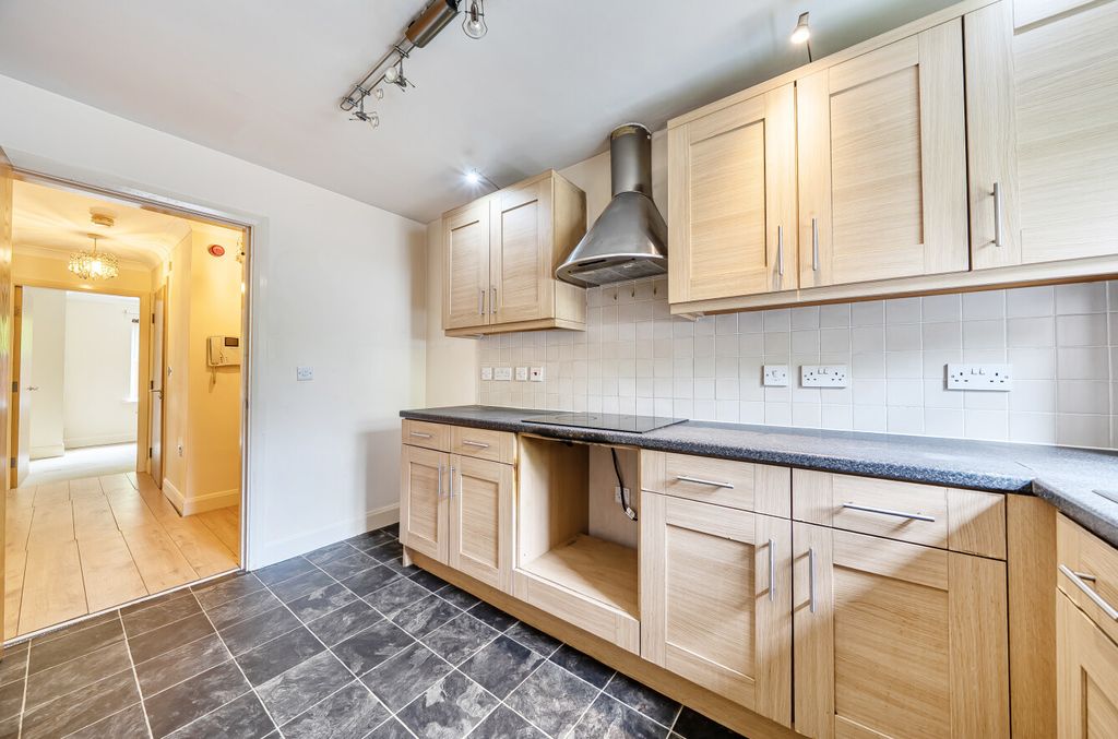 Property photo 3 of 16 1451894-1-69F09d5...