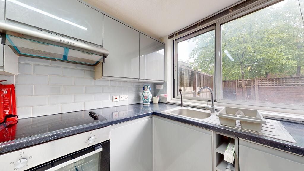Property photo 1 of 28