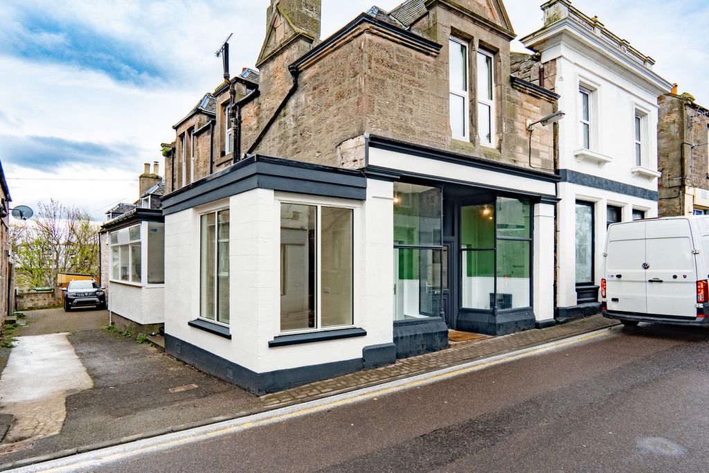 Property photo 1 of 32