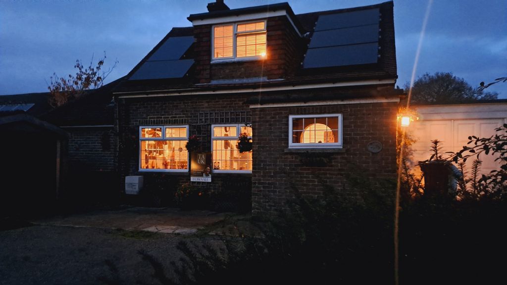 Property photo 2 of 27