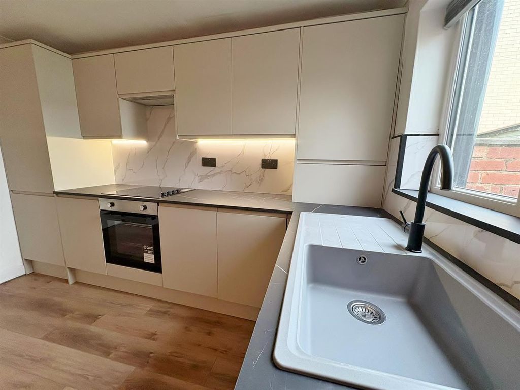 Property photo 3 of 17 Kitchen Diner