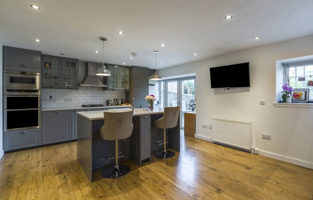 Property photo 2 of 12 Kitchen Dining