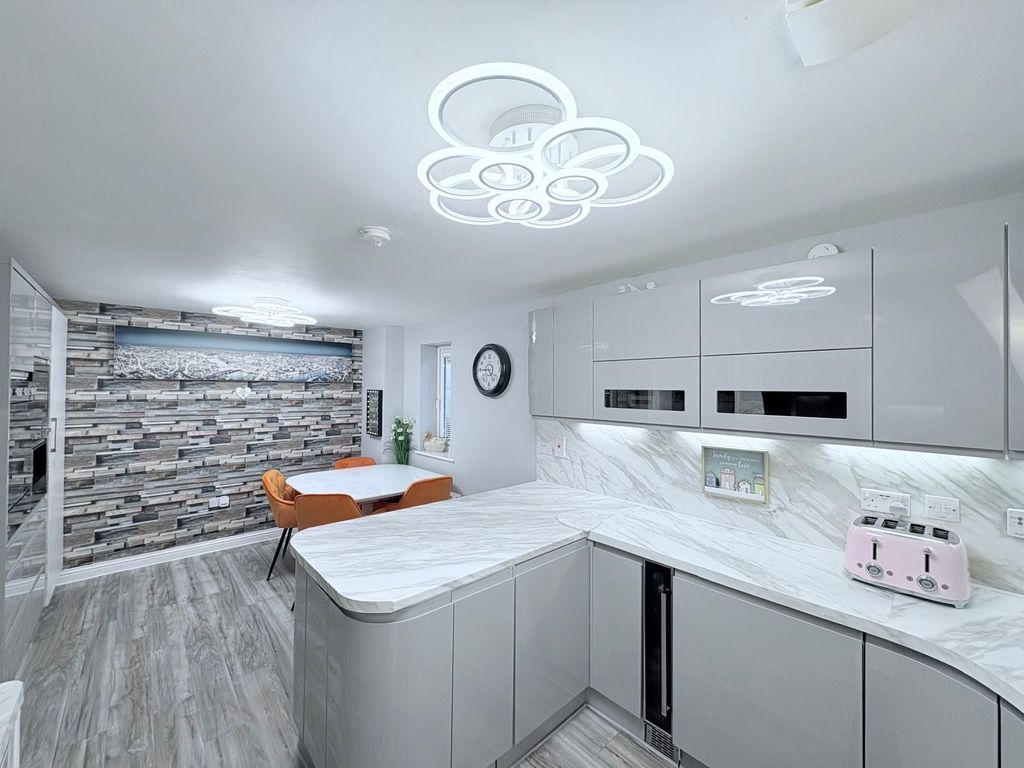 Property photo 3 of 26