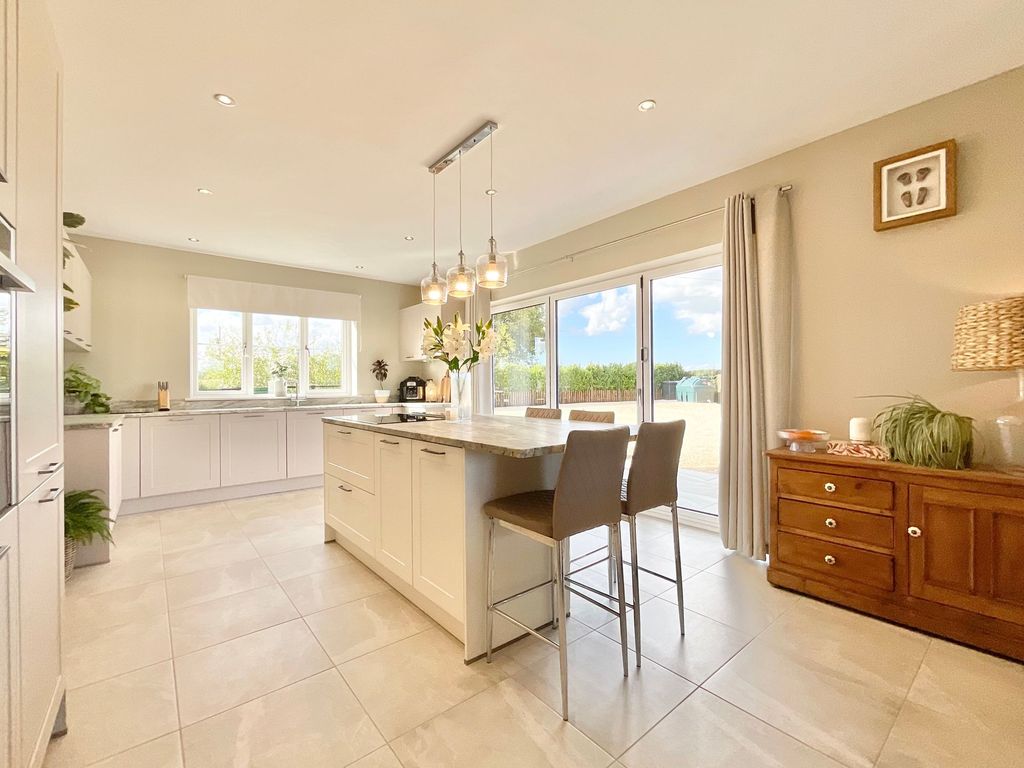 Property photo 3 of 32