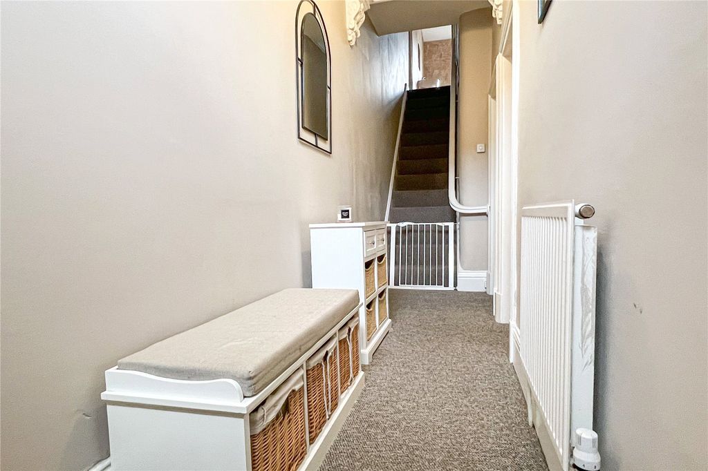 Property photo 2 of 23 Entrnace Hall