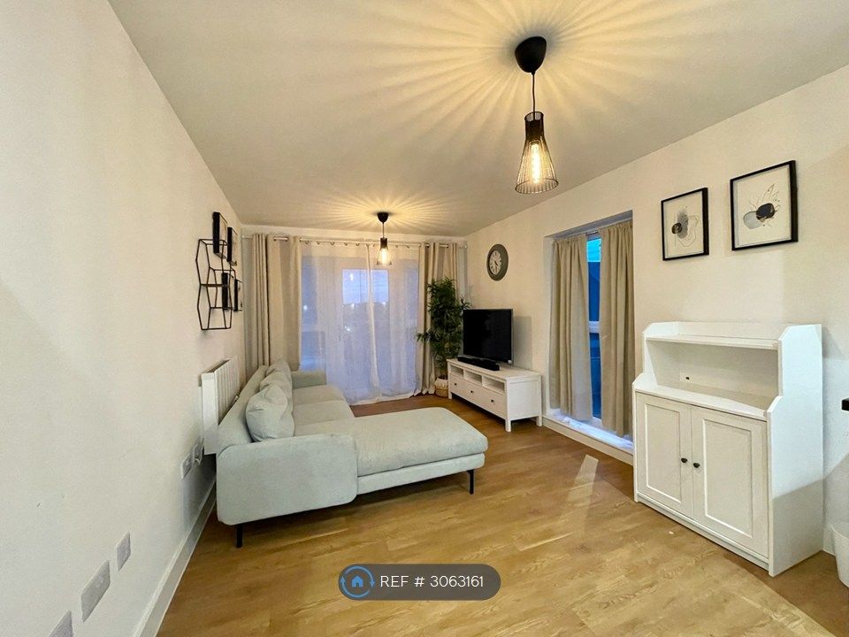 Property photo 2 of 10 Living Room