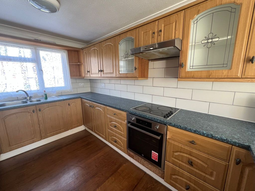 Property photo 2 of 8 Kitchen