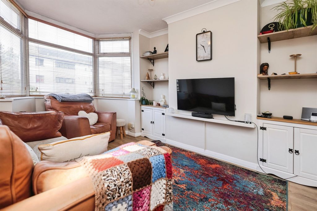 Property photo 2 of 14
