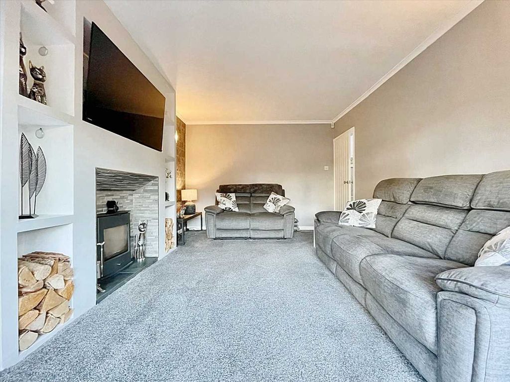 Property photo 3 of 28