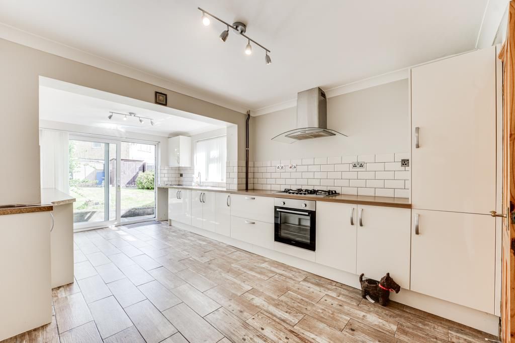 Property photo 3 of 21 27 Park Road, Burton Latimer-11.Jpg