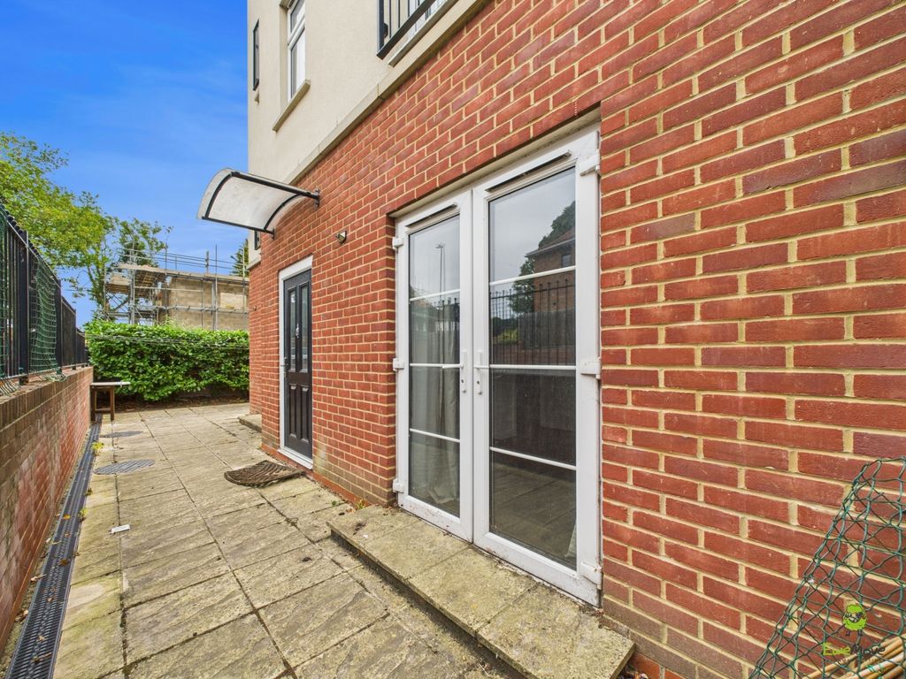 Property photo 3 of 10 Cam02615G0-Pr0105-Still008