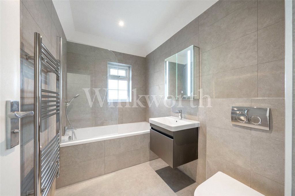 Property photo 3 of 9 Picture No. 21