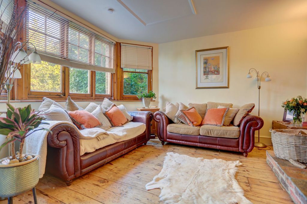 Property photo 2 of 23