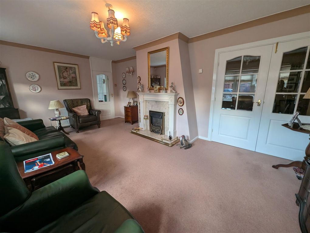 Property photo 3 of 24 Lounge