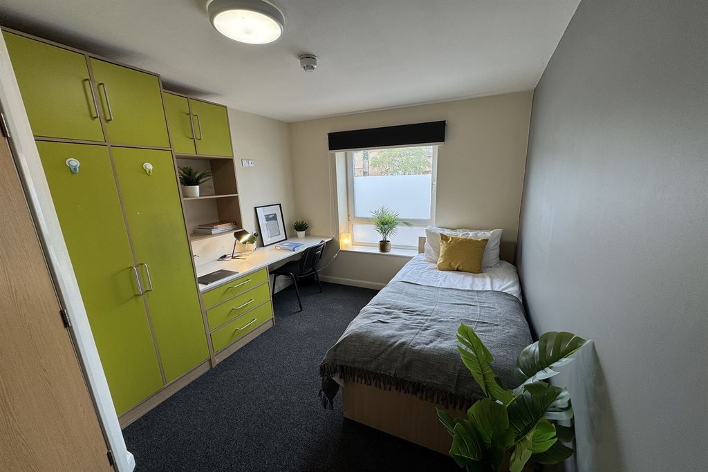 Property photo 1 of 8 (Main)