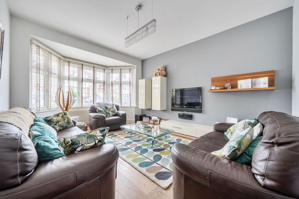 Property photo 3 of 34