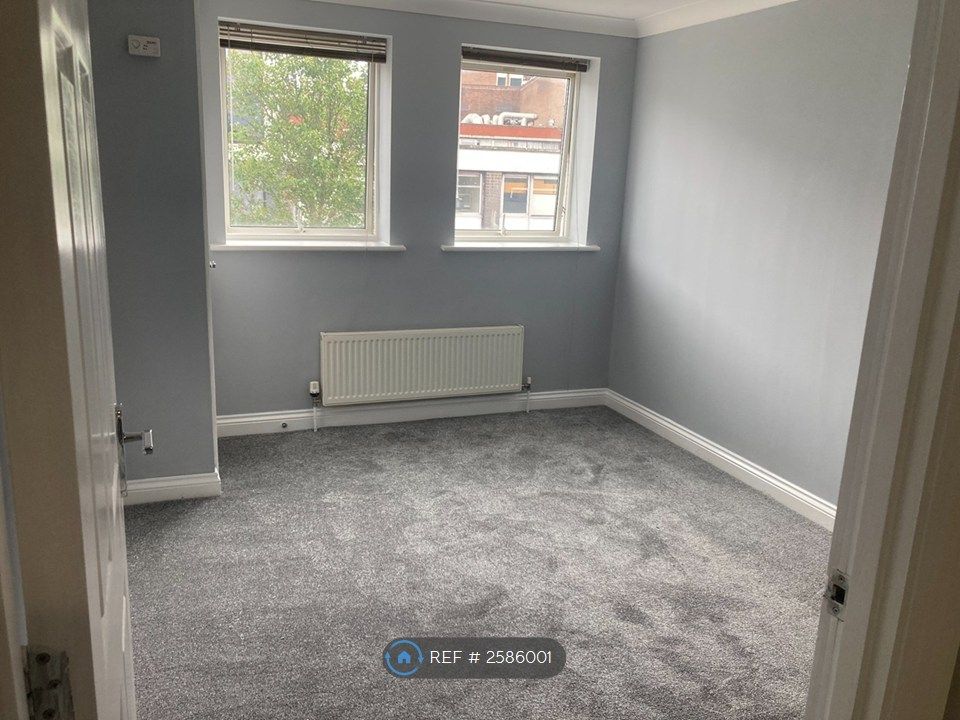 Property photo 3 of 15 Bedroom Approx 400cm x 285cm