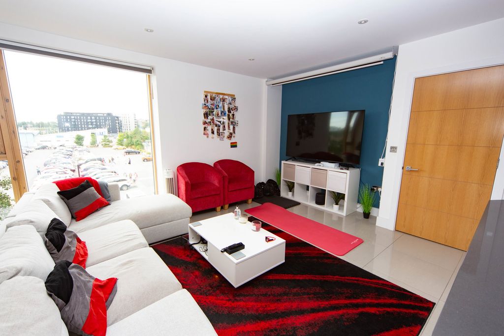 Property photo 2 of 12