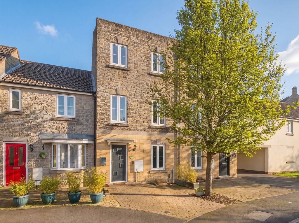 Property photo 1 of 20 4 Bedroom Town House For Sale