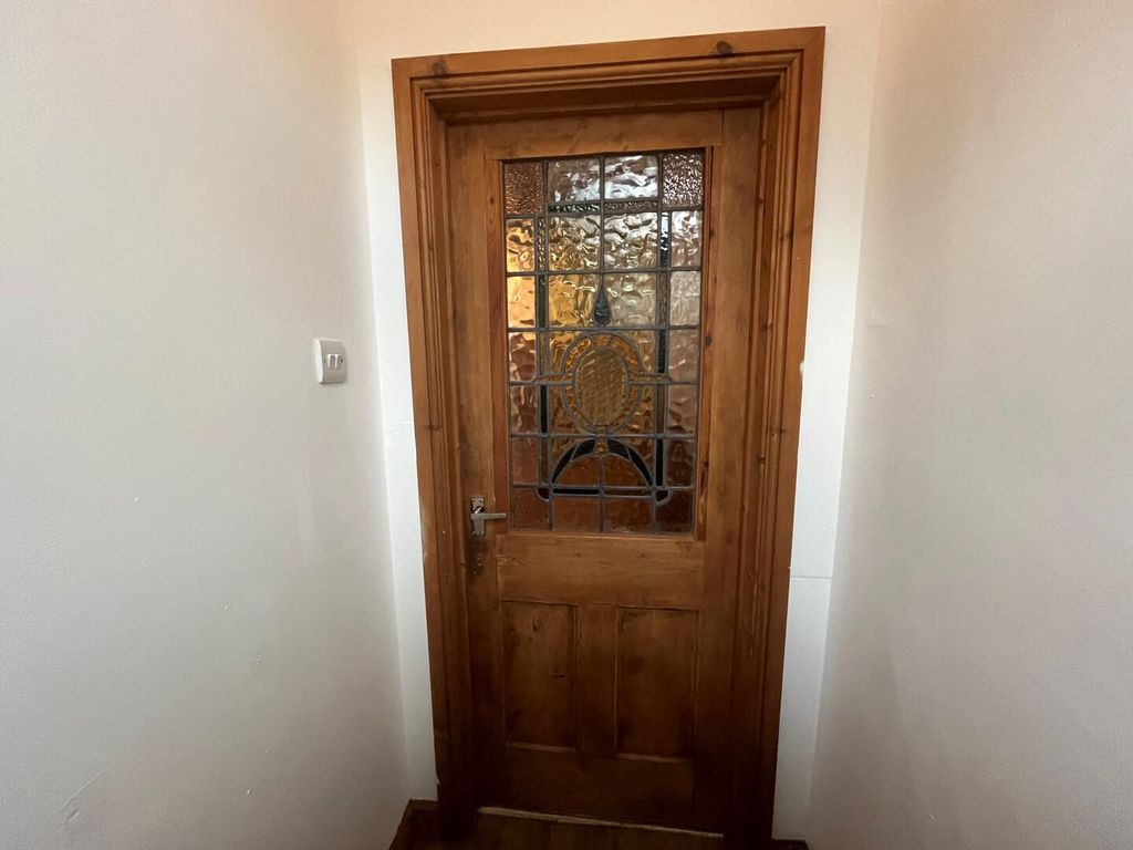 Property photo 2 of 21 Hallway