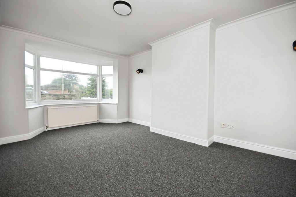 Property photo 3 of 17 Lounge.Jpg