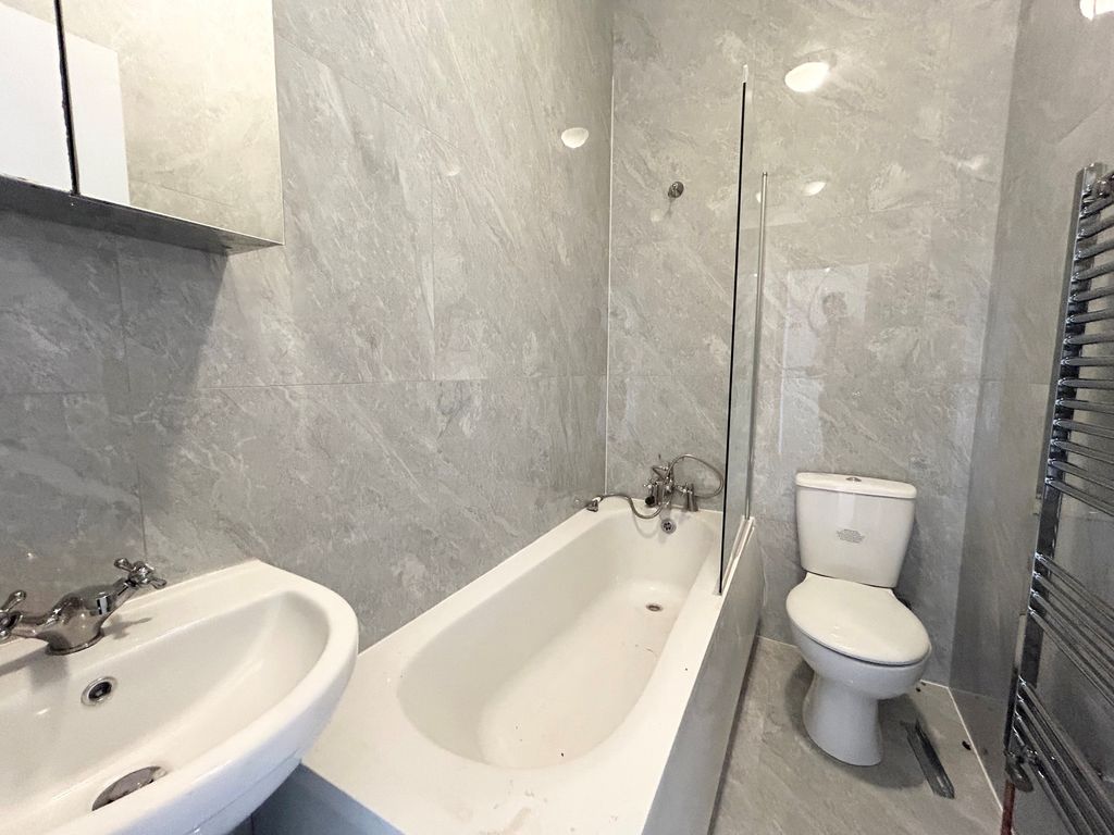 Property photo 1 of 5 Bathroom