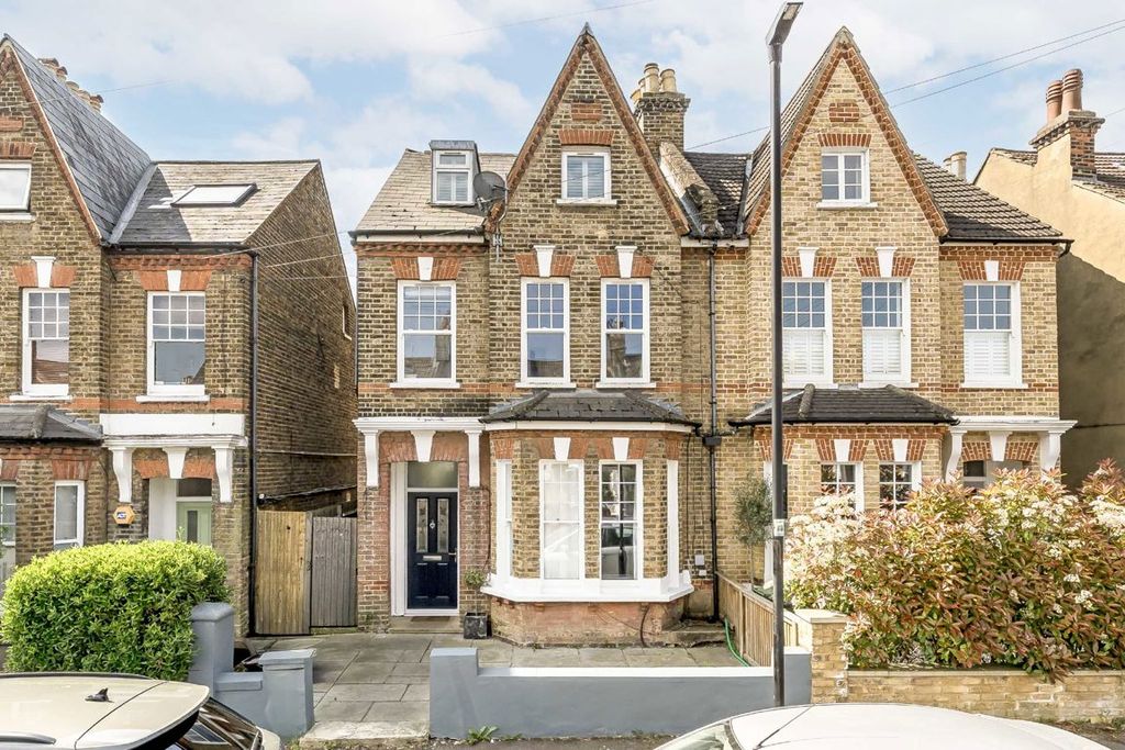 Property photo 1 of 8