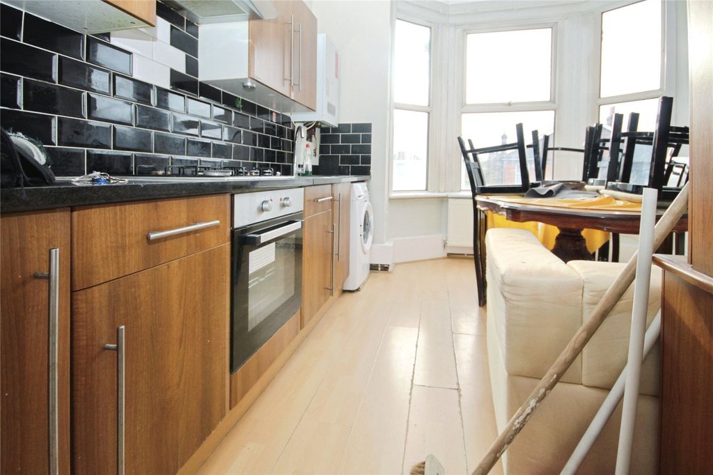 Property photo 2 of 11 Reception/Kitchen