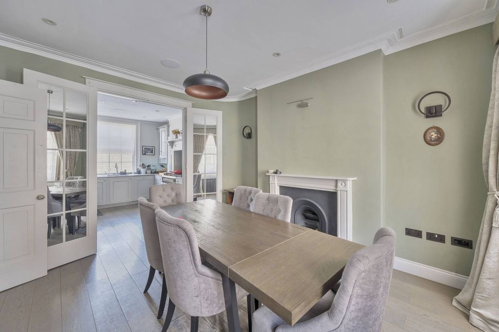 Property photo 1 of 25