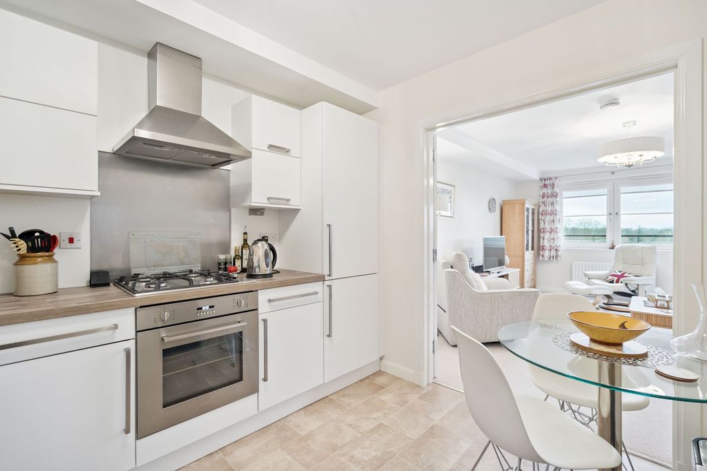 Property photo 3 of 17 Kitchen