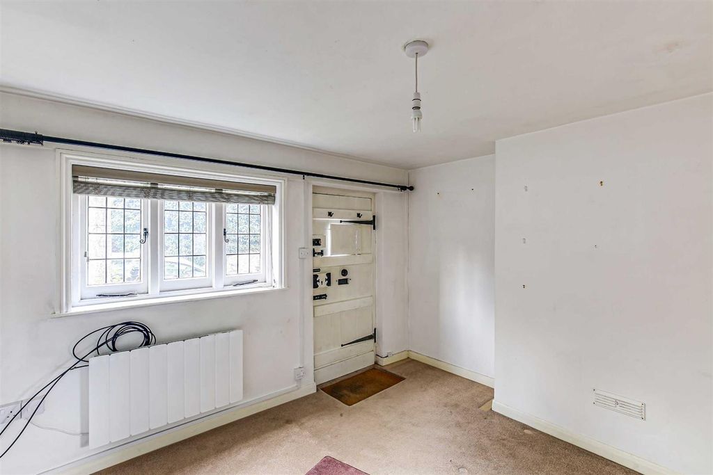 Property photo 3 of 11