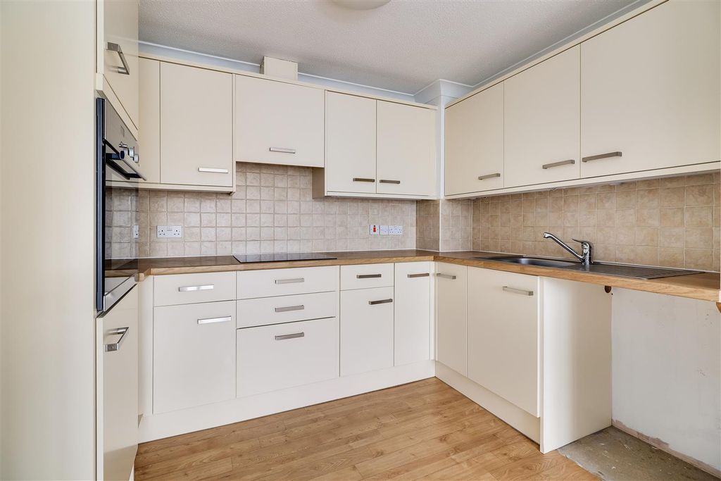 Property photo 2 of 11 Img (6).Jpg