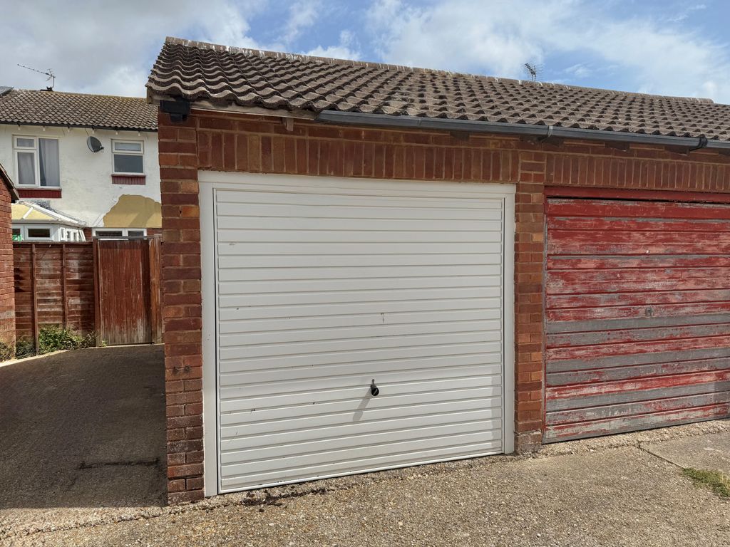 Property photo 1 of 2 Garage - Armada Way 1