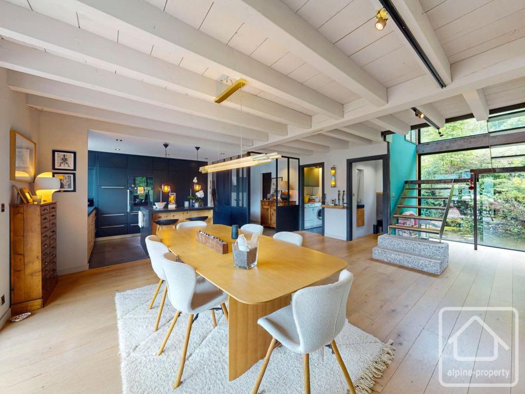 Property photo 2 of 40