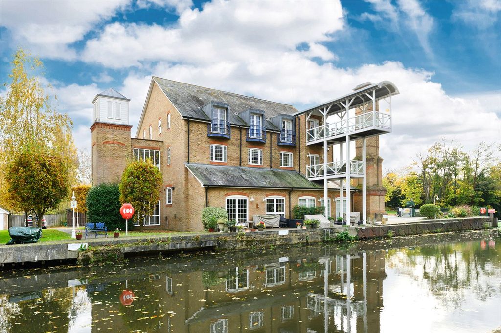 Property photo 1 of 15 External