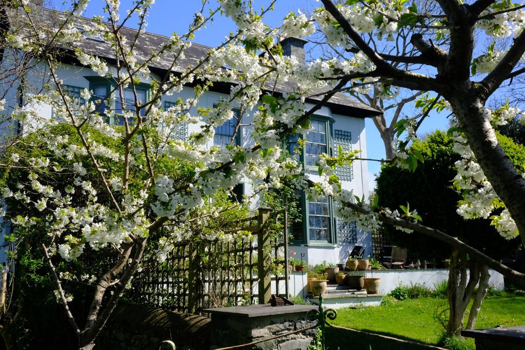 Property photo 2 of 39