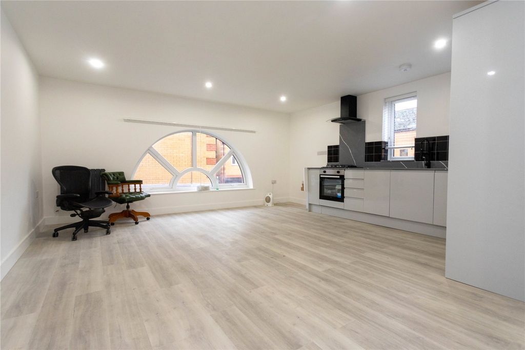 Property photo 3 of 7 Picture No. 15