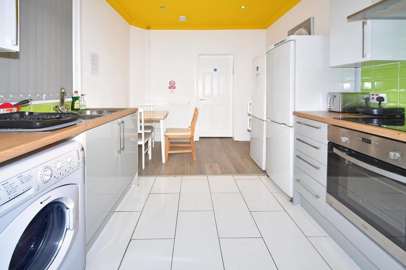 Property photo 3 of 12 Kitchen