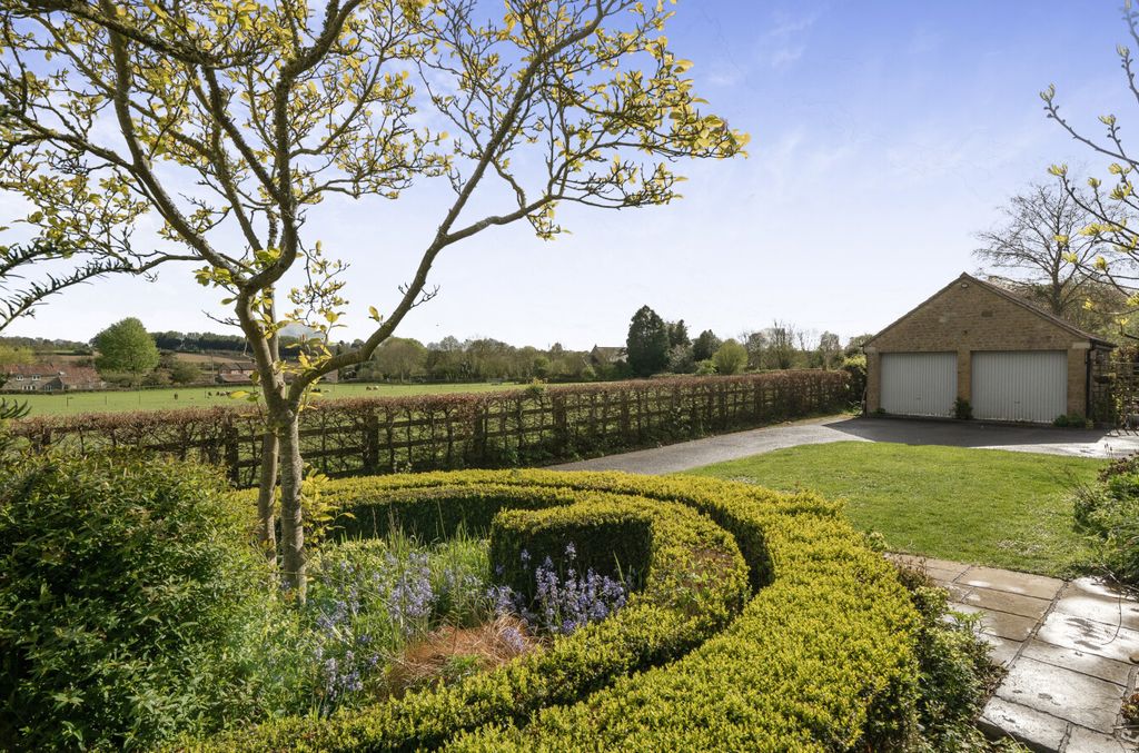 Property photo 2 of 29 1436129-19-69Dd2A...