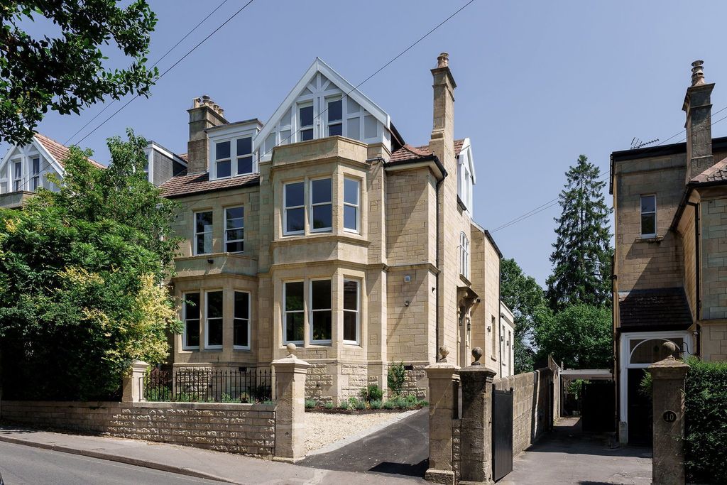Property photo 1 of 30